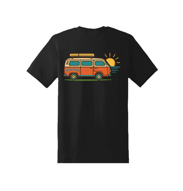 Vista trasera de la camiseta negra Road Trip Classic con diseño de furgoneta