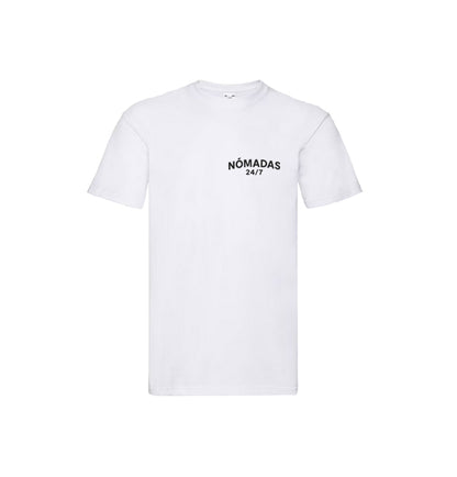 Camiseta Nómadas 24/7 blanca unisex vista frontal, algodón 205gr