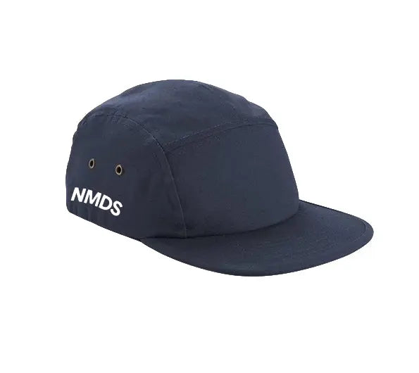 Gorra NMDS azul marino de 5 paneles vista frontal