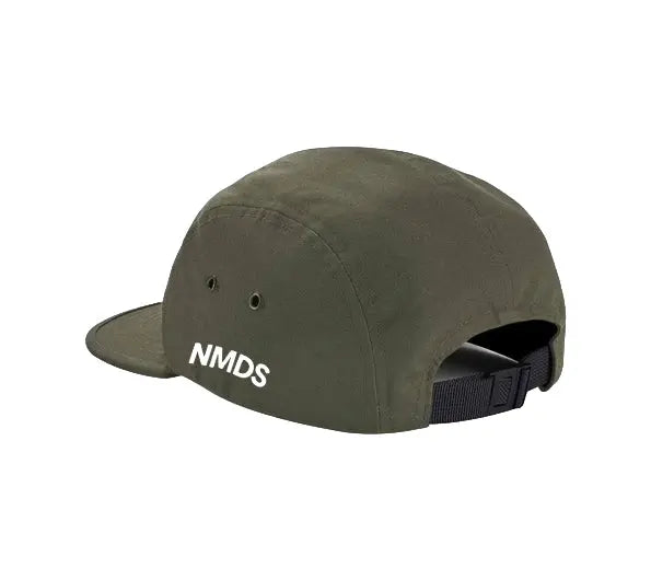 Gorra NMDS verde oliva 5 paneles vista trasera