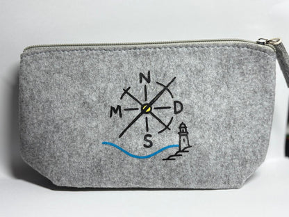 Neceser Nómadas 24/7 negro con logo, ideal para viaje