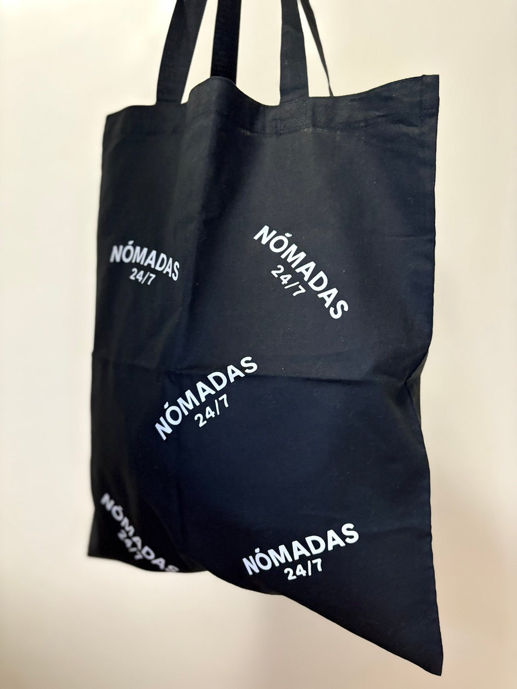 Bolsa Nómadas 24/7 negra, accesorio imprescindible para nómadas