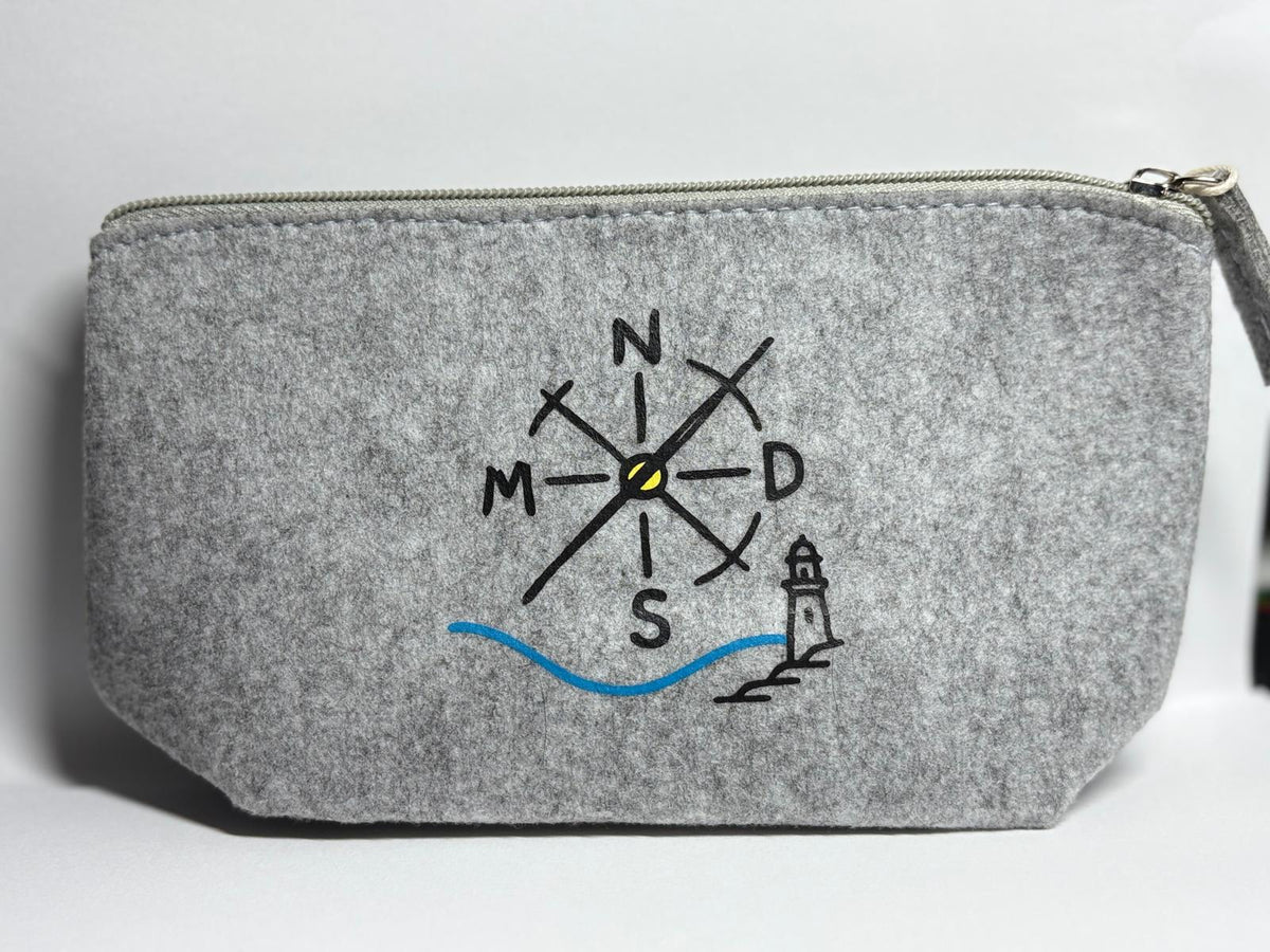Neceser NMDS 24/7 gris con diseño de brújula