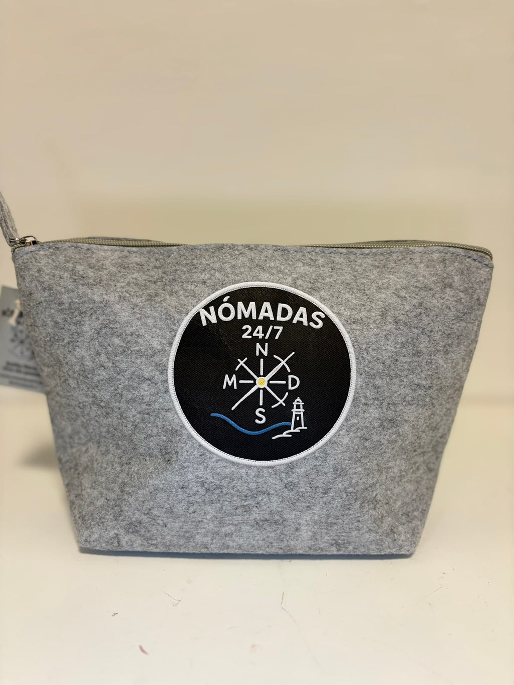 Neceser NMDS 24/7 gris tamaño M con diseño circular