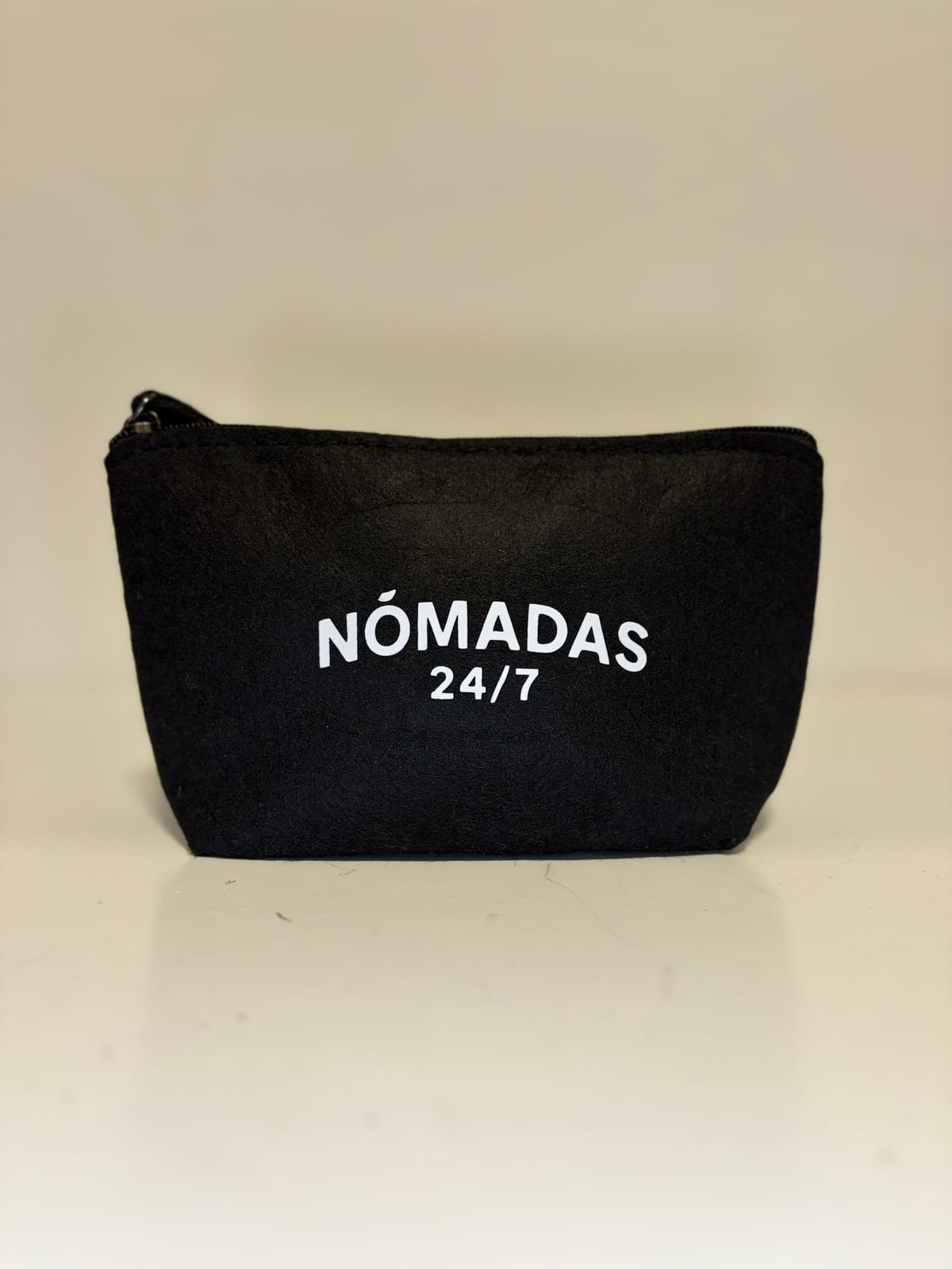 Neceser NMDS 24/7 negro con logotipo frontal
