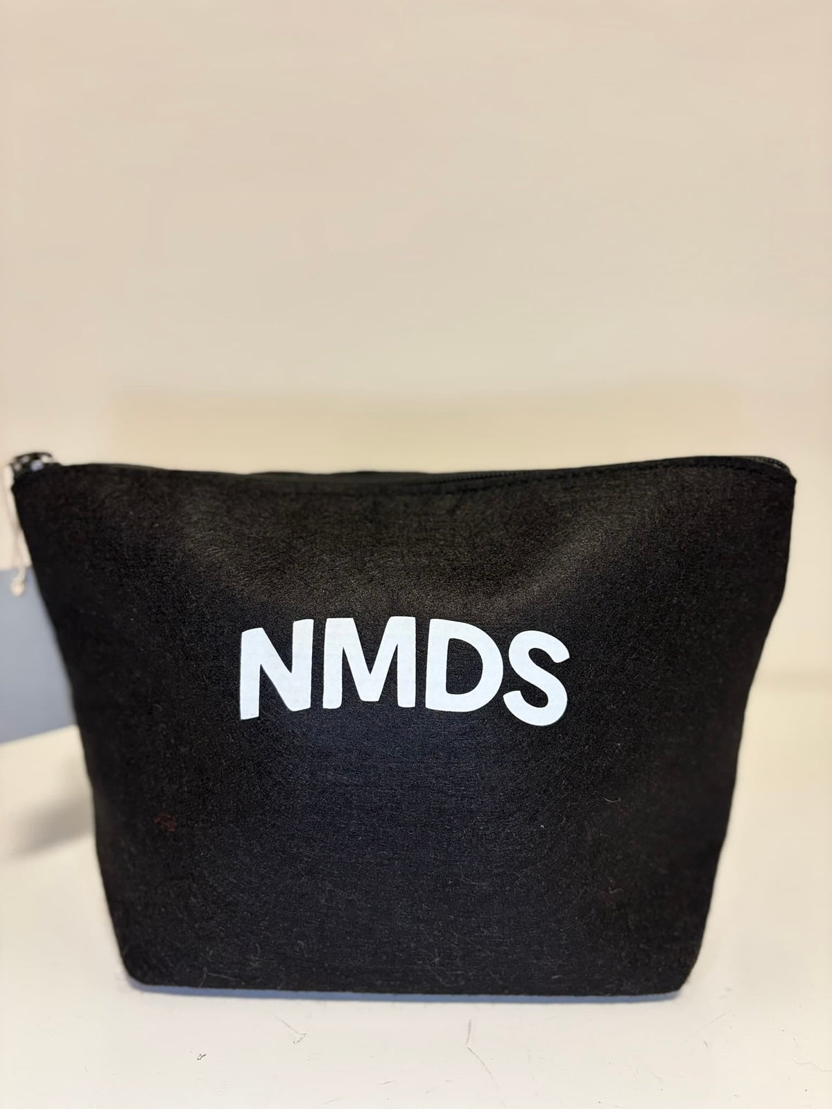 Neceser NMDS 24/7 negro tamaño M con logotipo frontal
