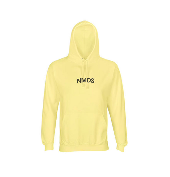 Sudadera NMDS amarilla con capucha vista frontal con logo