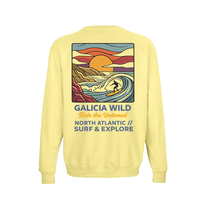Vista trasera de la sudadera amarilla Galicia Wild con diseño de surf