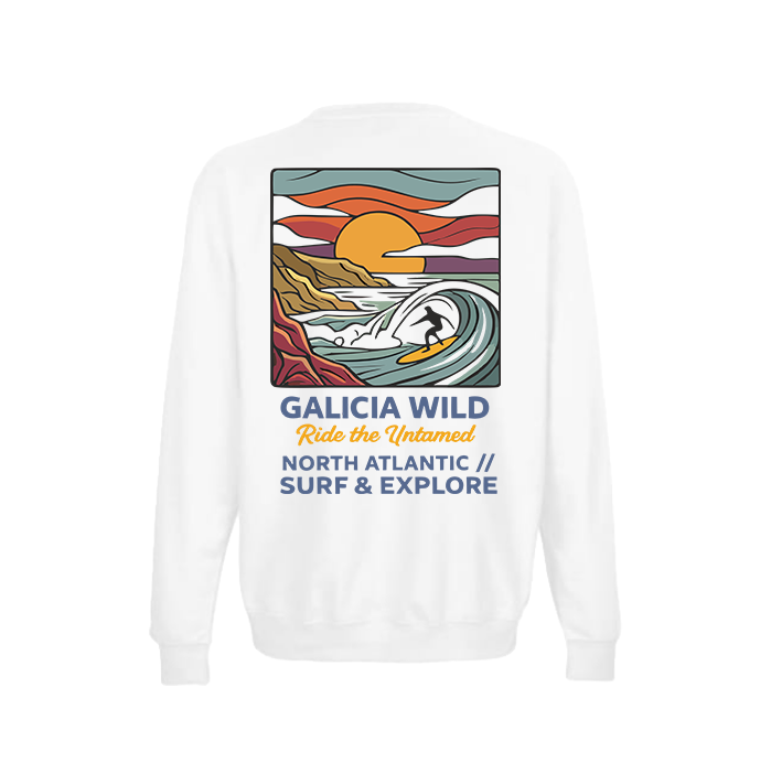 Vista trasera de la sudadera blanca Galicia Wild con diseño de surf