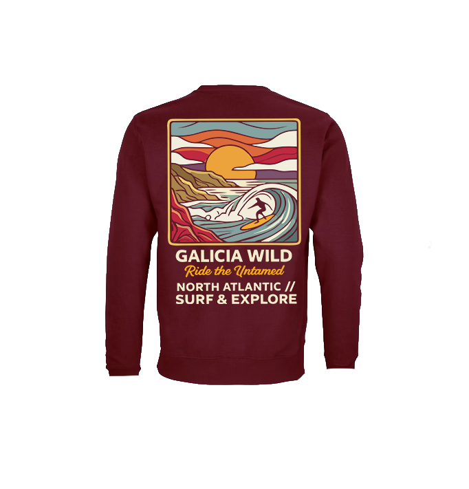 Vista trasera de la sudadera burdeos Galicia Wild con diseño de surf