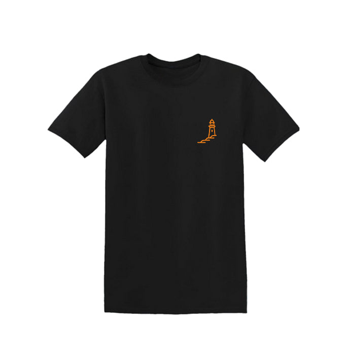 Vista frontal de la camiseta negra Amanecer Atlántico