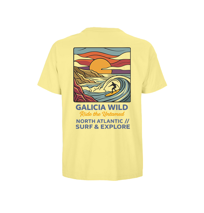 Vista trasera de la camiseta amarilla Galicia Surf con diseño Galicia Wild
