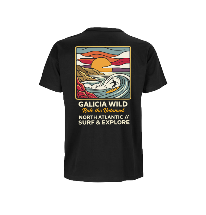 Vista trasera de la camiseta negra Galicia Surf con diseño Galicia Wild