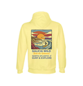 Vista trasera de la sudadera amarilla Galicia Wild con diseño de surf