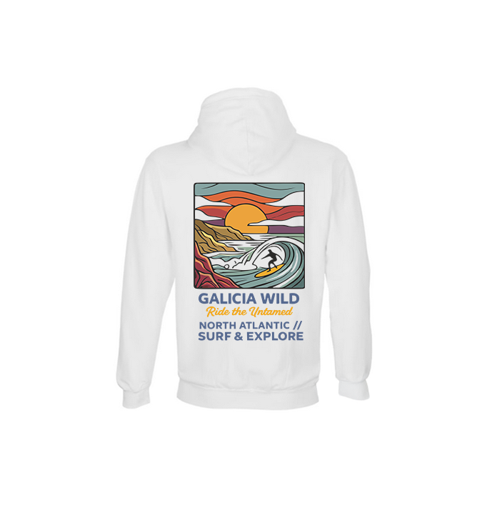 Vista trasera de la sudadera blanca Galicia Wild con diseño de surf