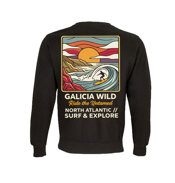 Vista trasera de la sudadera negra Galicia Wild con diseño de surf