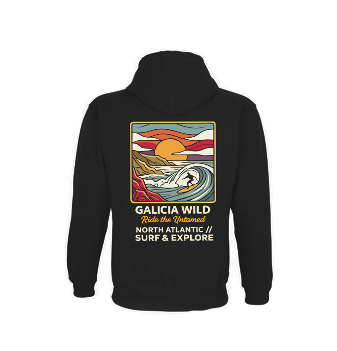 Vista trasera de la sudadera negro Galicia Wild con capucha